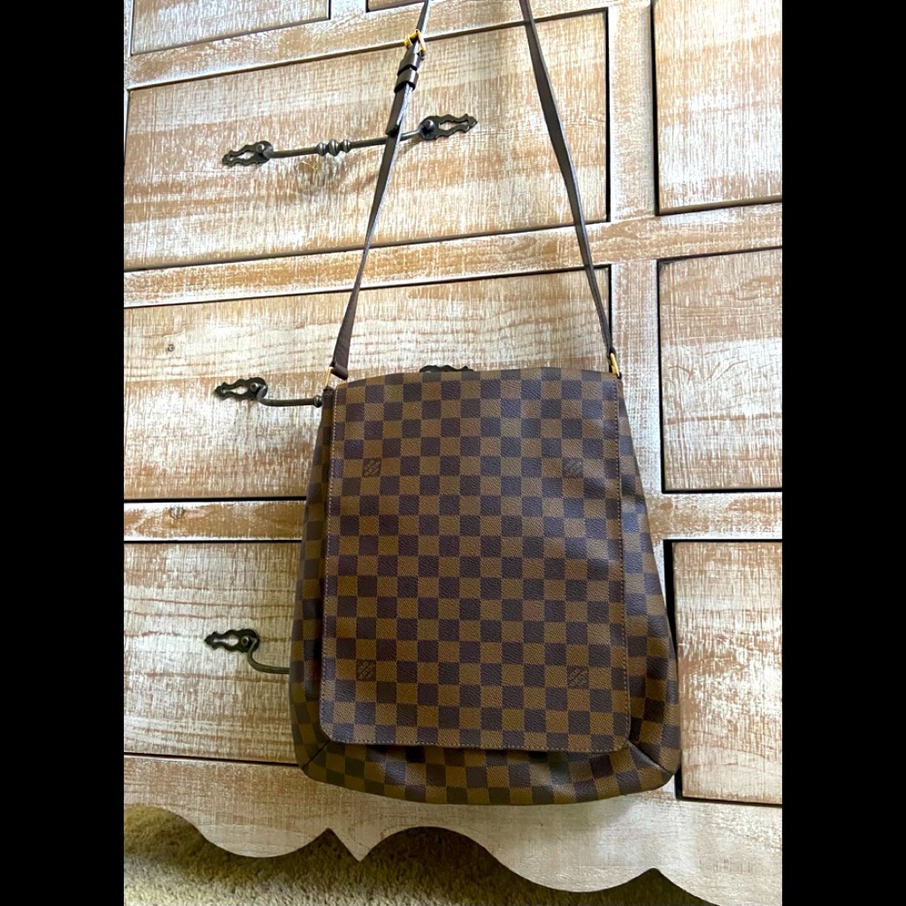 Louis Vuitton Crossbody bag